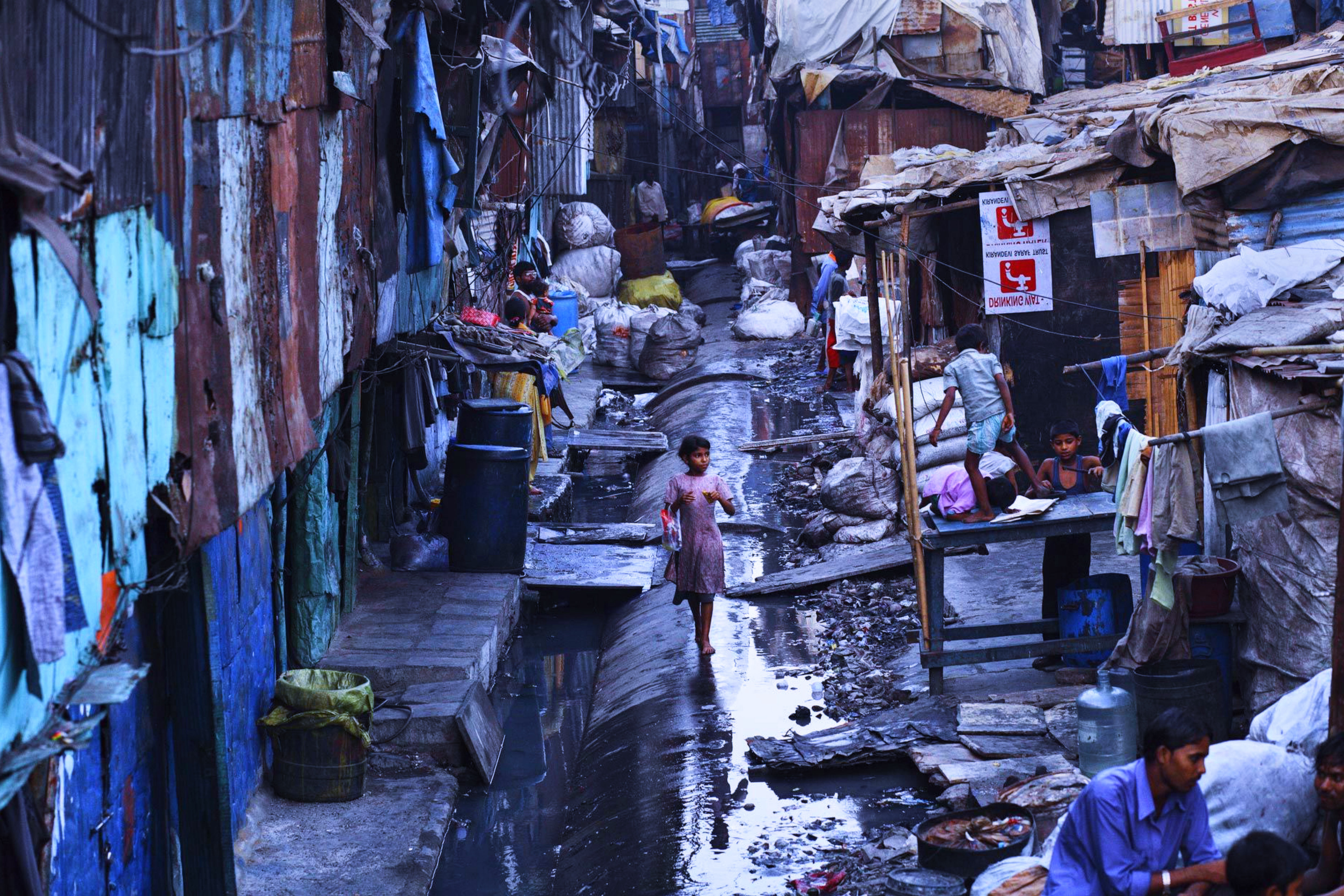 印度首都德里城内共有120个贫民窟被戏称垃圾场城市