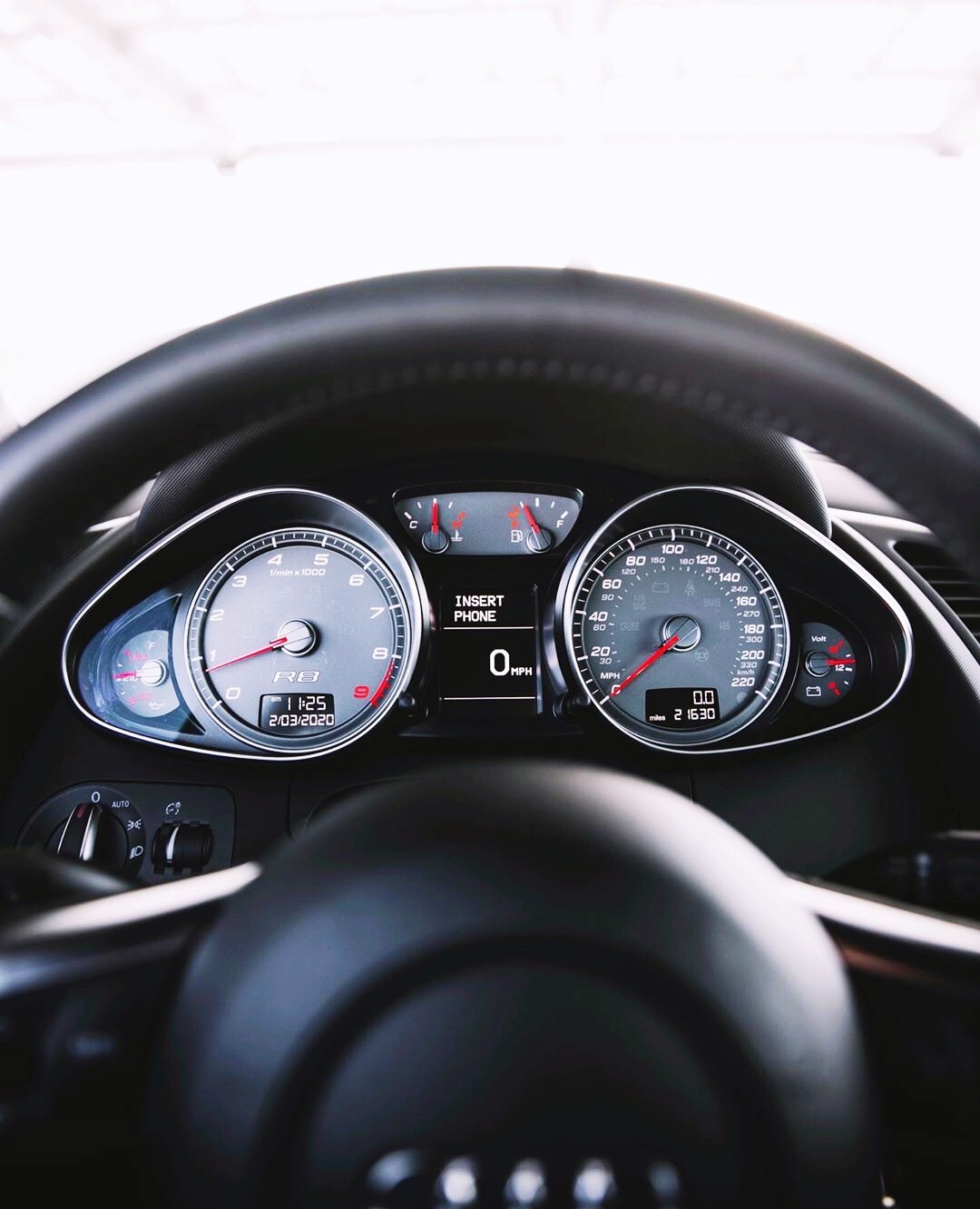 最爱的一款奥迪r8手动档杆让人心旷神怡