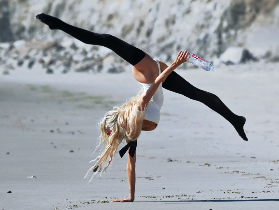 除此之外还有一些其他的瑜伽类型,可以有助于提高身体的柔韧性,对于开