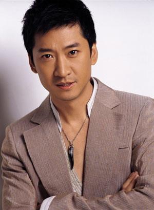 27岁演尔康爆红却被曝强吻女演员49岁成亿万富豪做慈善16年