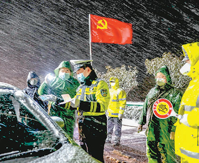 风雪中的"抗疫人"