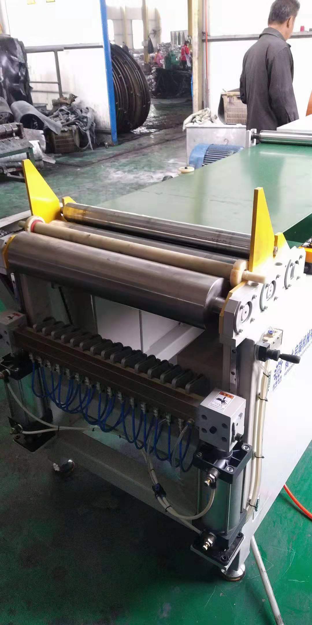 0.07mm橡胶分切机 再生橡胶卷分条机切口整齐无屑