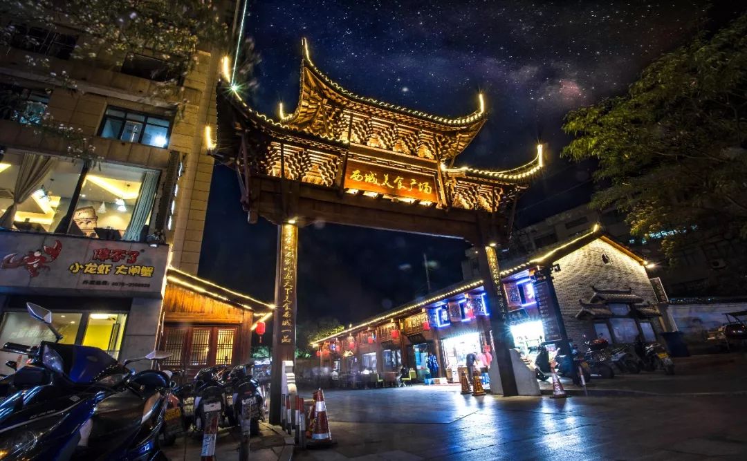 想要了解更多关于"西城广场"第一手资讯精彩活动,一览便知!