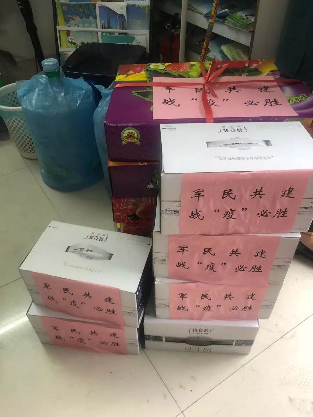 林海社区与所辖部队互赠慰问品!