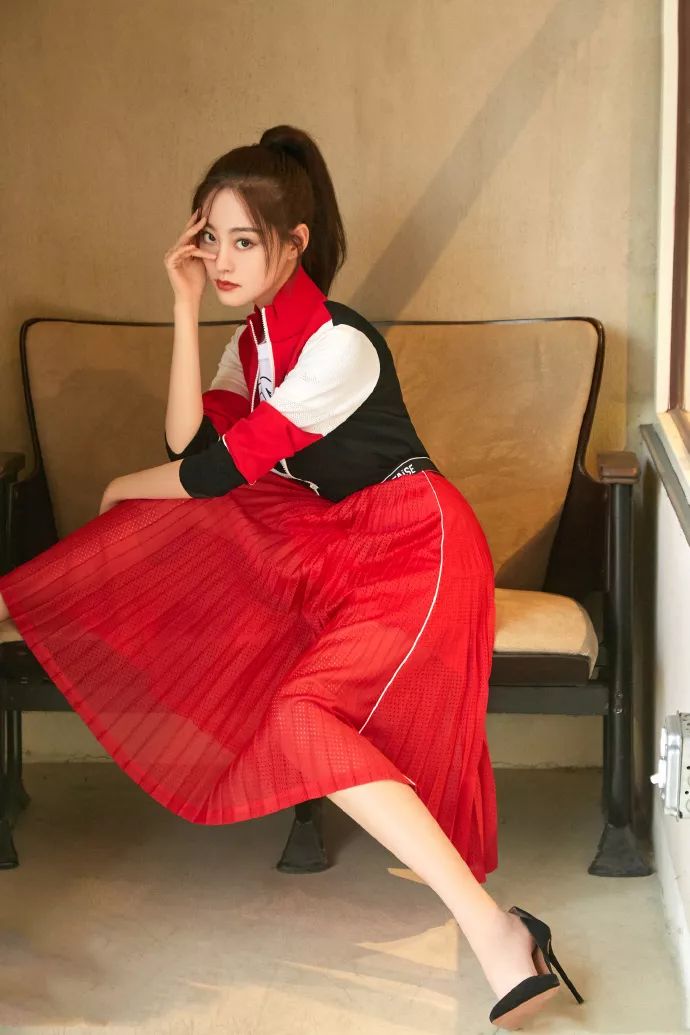 原创祝绪丹真是会展现女人味运动服配高跟鞋穿丝袜腿好会撩