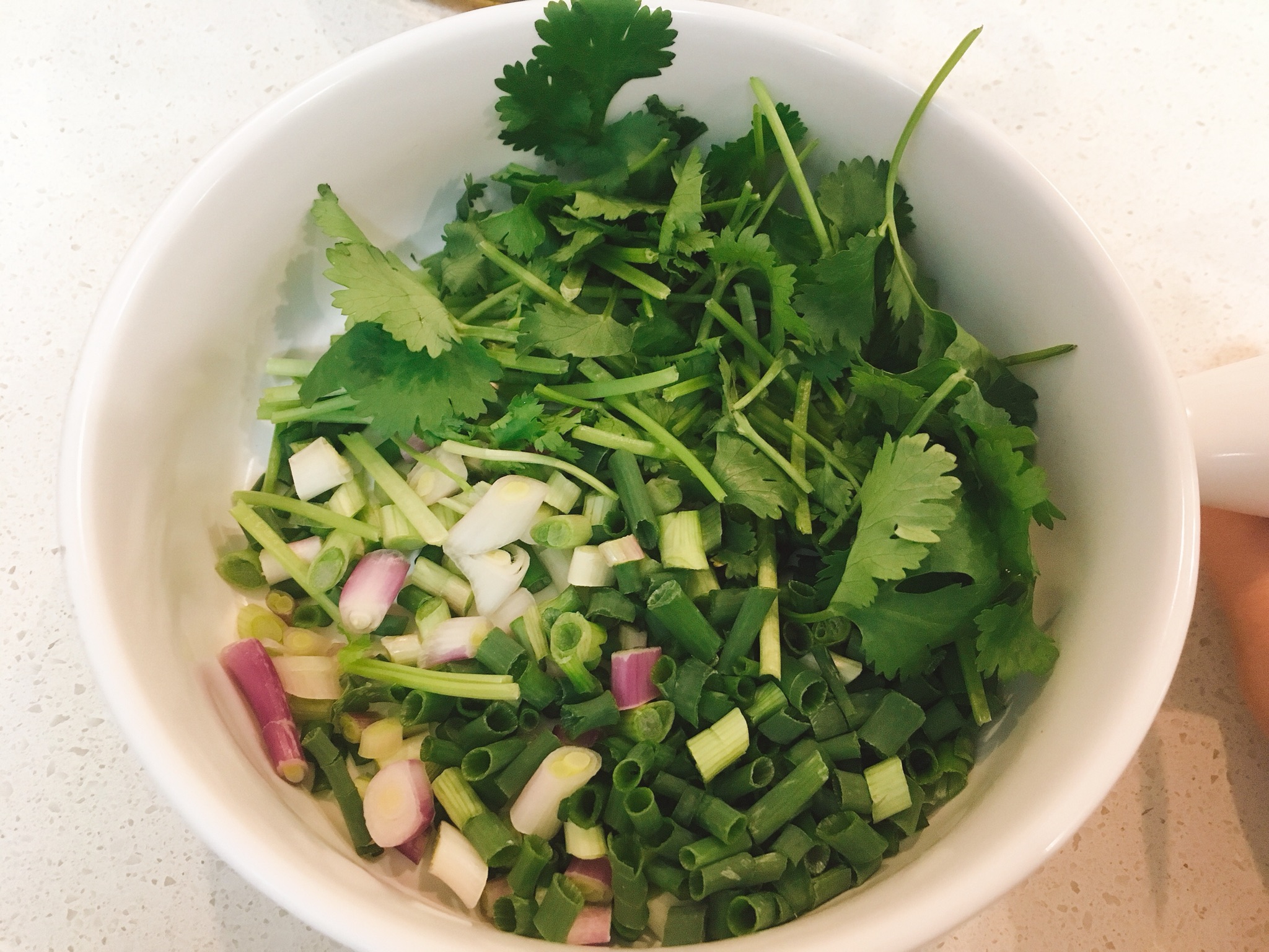 简单一招教你保存葱花香菜小方法不用每次做出都辛苦洗和切了