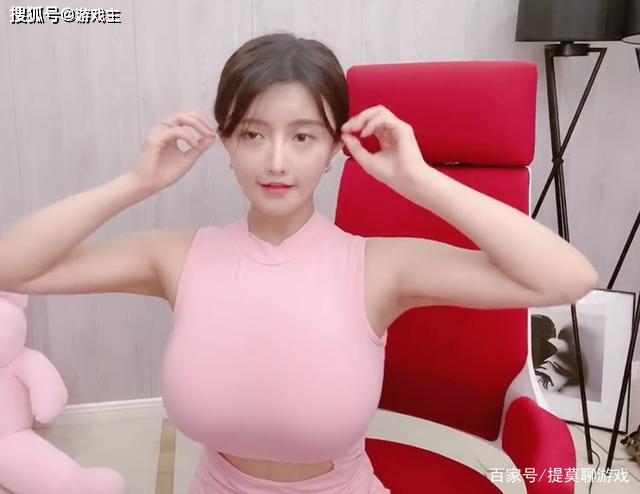 解说古阿扎穿着蓝色薄纱裙跳舞一颦一笑宛若嫦娥下凡