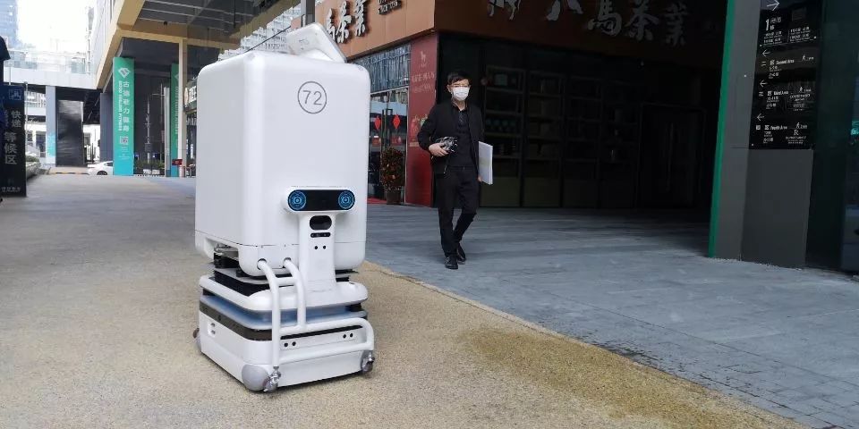 vlogrobotsdeliverfoodamidncpoutbreak疫情防控下的送餐机器人