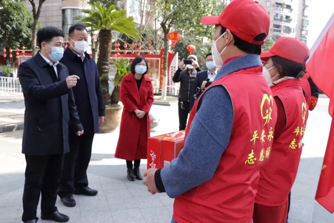 暖心市委副书记政法委书记胡积合副市长公安局长朱茂均一行慰问疫情