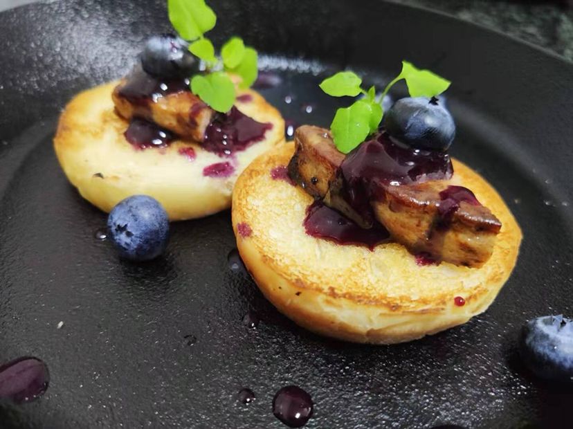 蓝莓鹅肝法式羊排不出门不外卖就能吃上