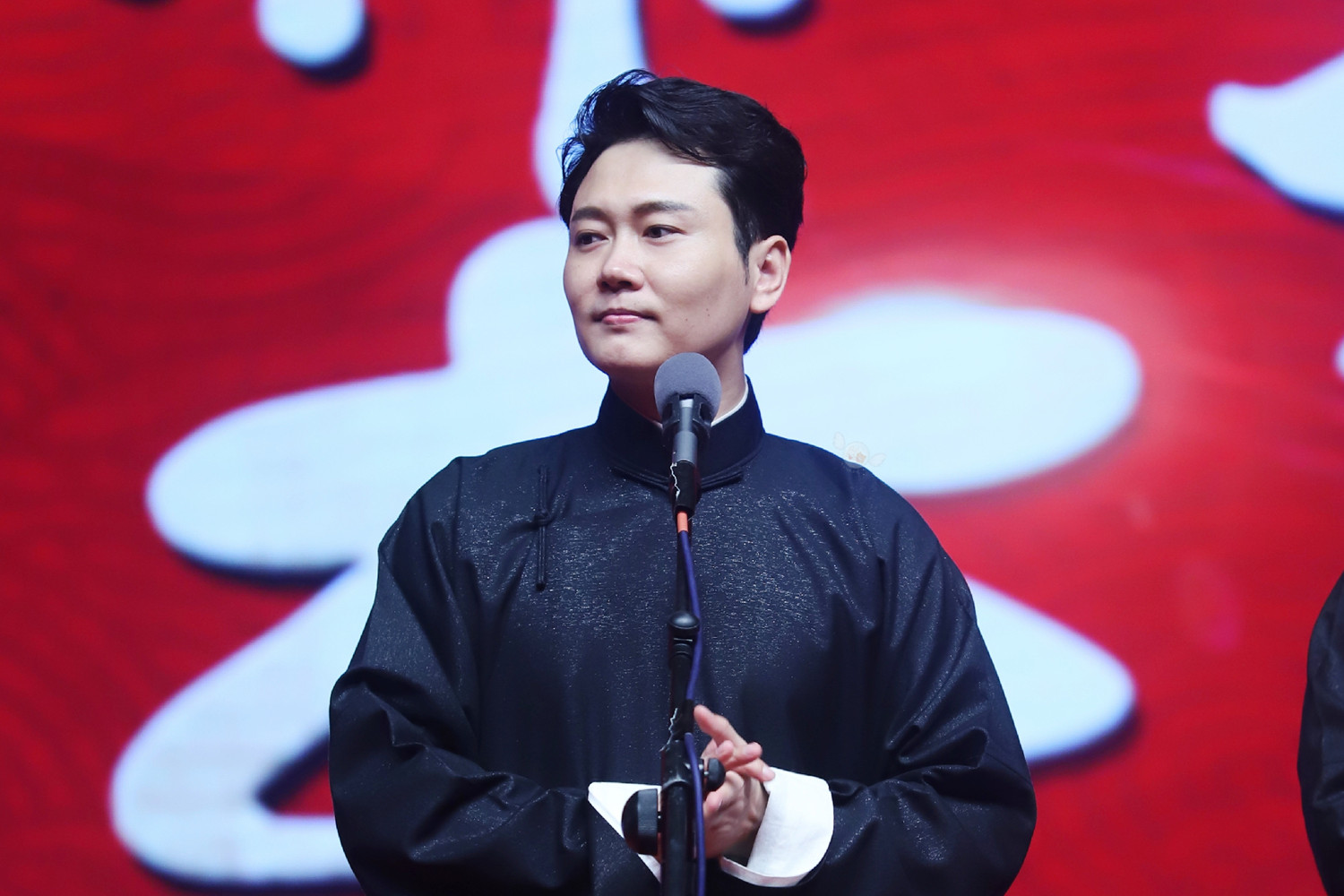 孟鹤堂录视频向医护人员致敬正能量满满这就叫要学艺先学做人