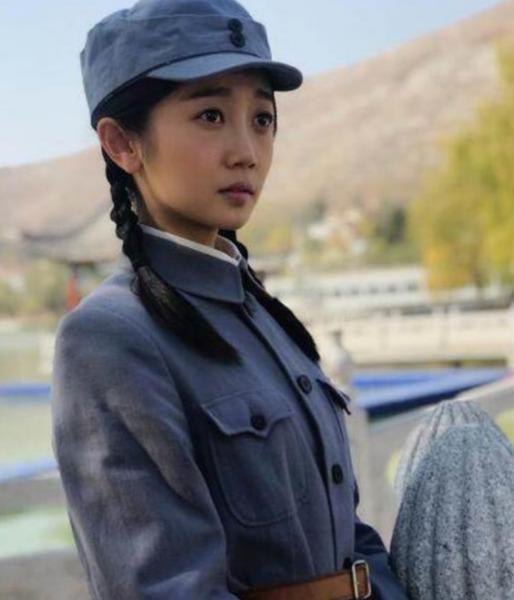 原创欢乐喜剧人上的金牌女助演能否成为下一个张小斐