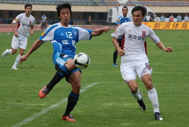 他是大连队五虎将之一为球队立下赫赫战功却最终被挂牌出售