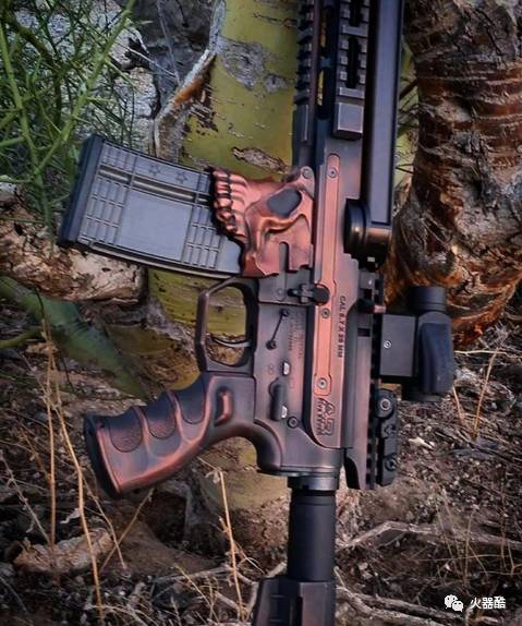 下抛壳武器使用5728mm弹的ar57图集