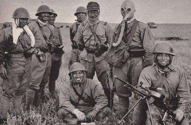 所以大阪师团,在投降之时每个士兵都富得流油,拥有的财产比他们在大阪