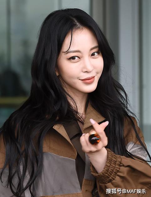 韩艺瑟"普通颜值"在线撩人