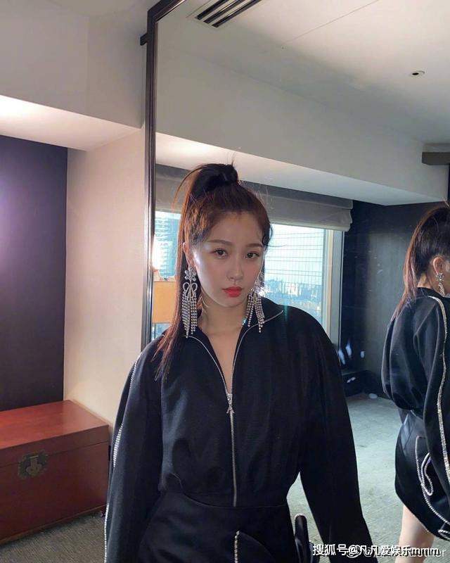 青春有你2背景最强女学员林更新胡一天袁咏仪纷纷打call
