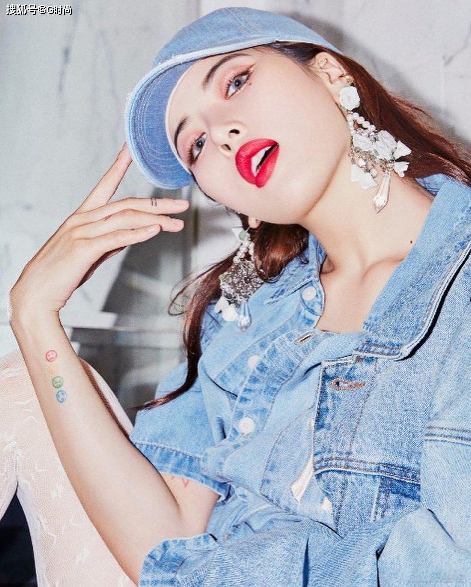 泫雅写真大片 露脐装搭配牛仔短裤和外套 美到发光