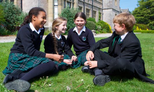 暖英国第一所私立中学为疫情中无法回国的中国留学生开放校园