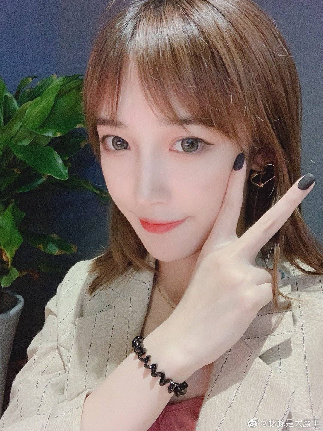 豚豚本命锤石带飞uzi!网友调侃:明天去rng报道,小明给你打替补_直播