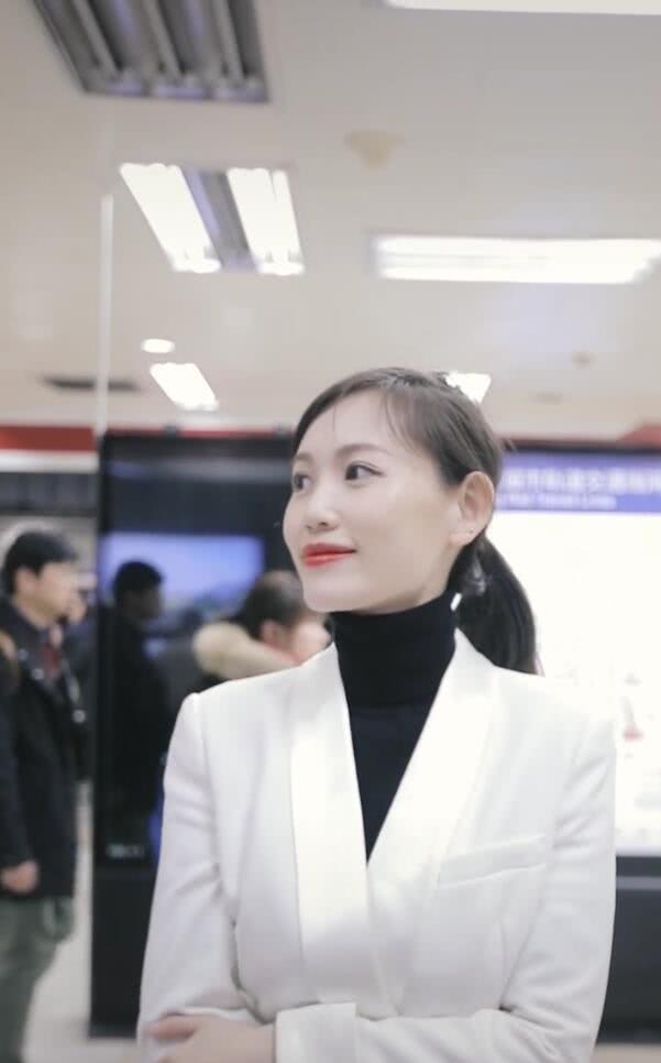 马蓉懒理与宋喆情感纠葛不管世人诽谤晒美照嘟嘴卖萌宛若少女