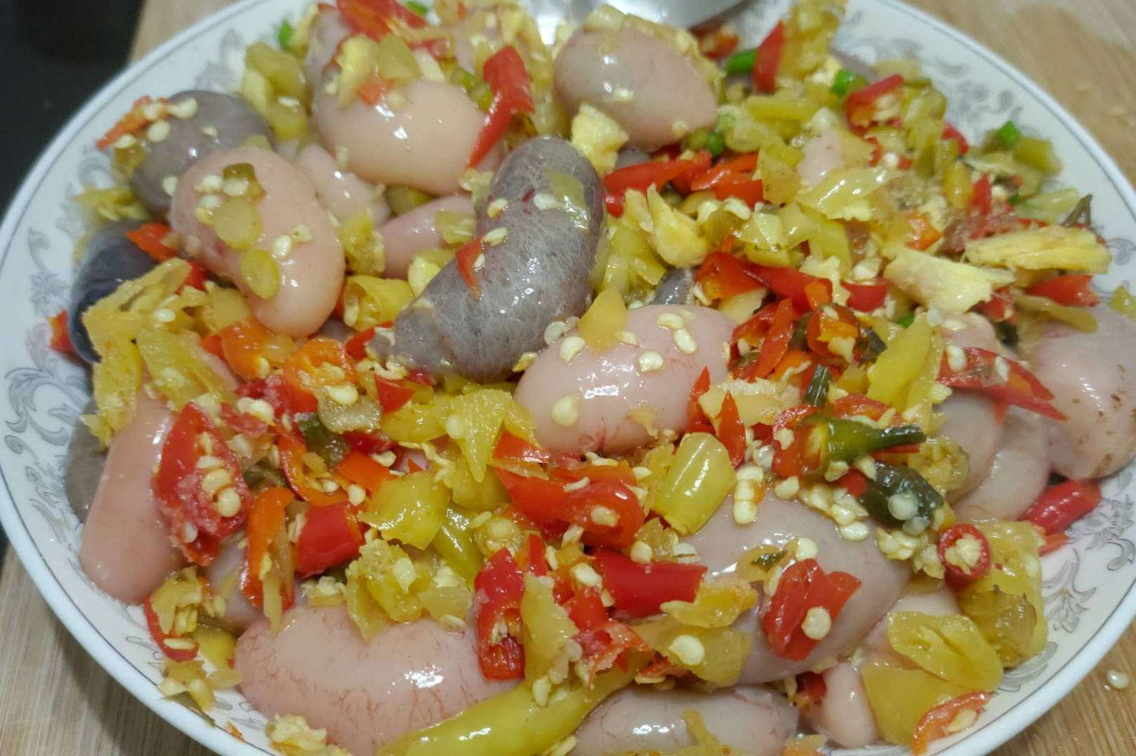 你吃过泡椒麻辣鸡腰子吗?虽重口味,但是和泡椒炒真的好吃下饭!