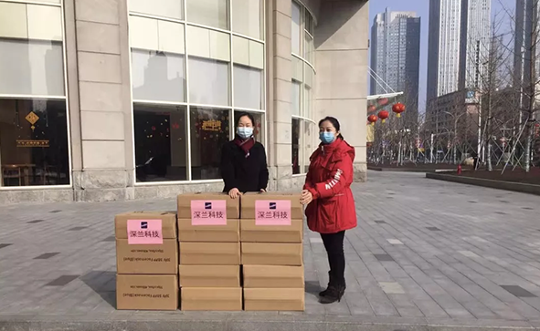 由武汉分公司总经理程琳莉代表公司送到了武汉江汉区赫敏副区长手中