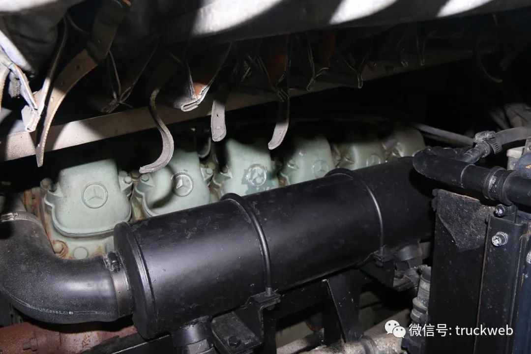 双层与铰接车的结合奔驰v12柴油机尼奥普兰jumbocruiser游览客车简介