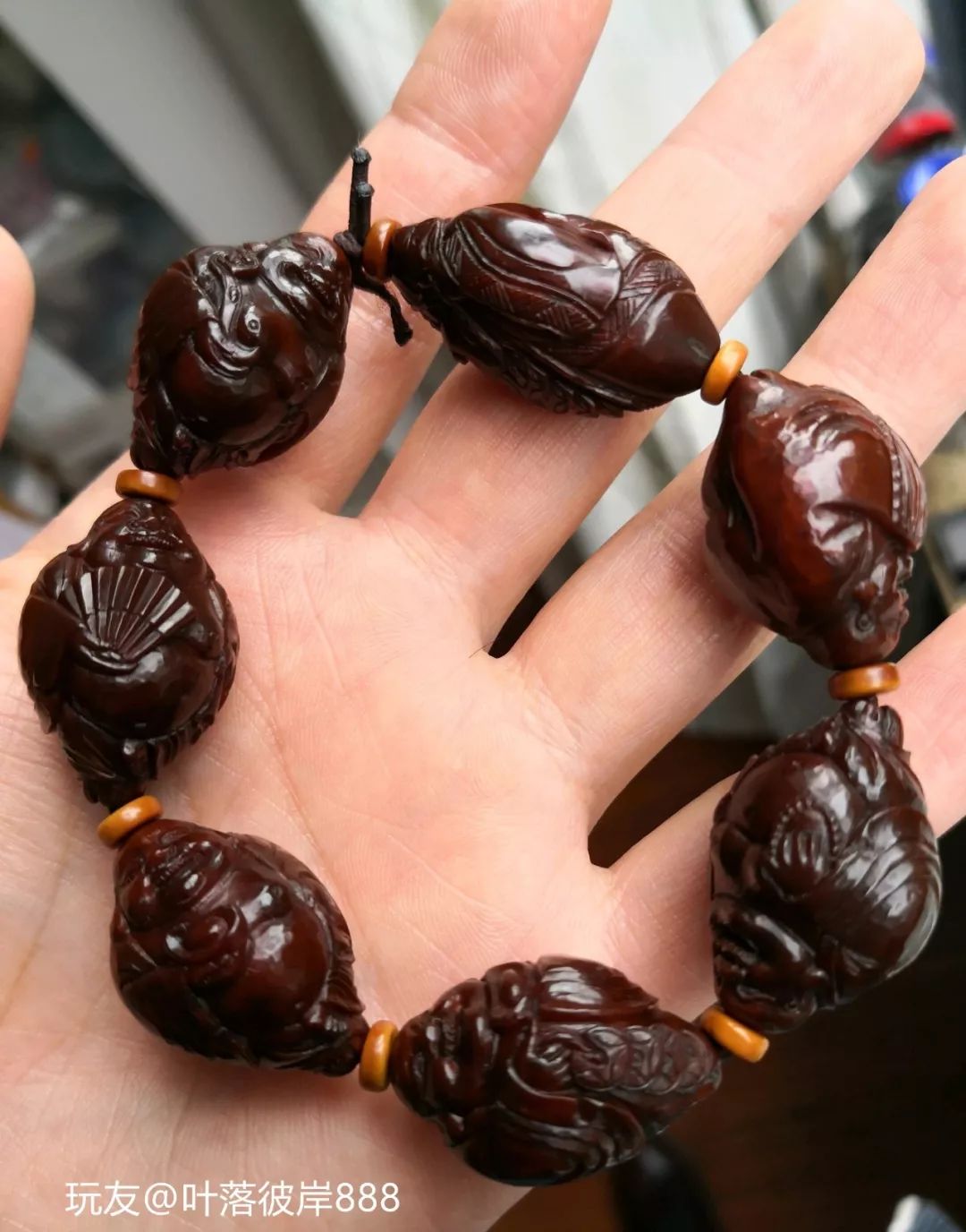 橄榄核上油后放了七八年打开一看