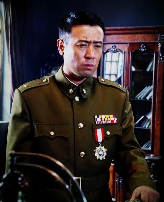 2011年,于和伟凭借与沙溢,吴秀波主演的电视剧《青盲》获得了年度最具