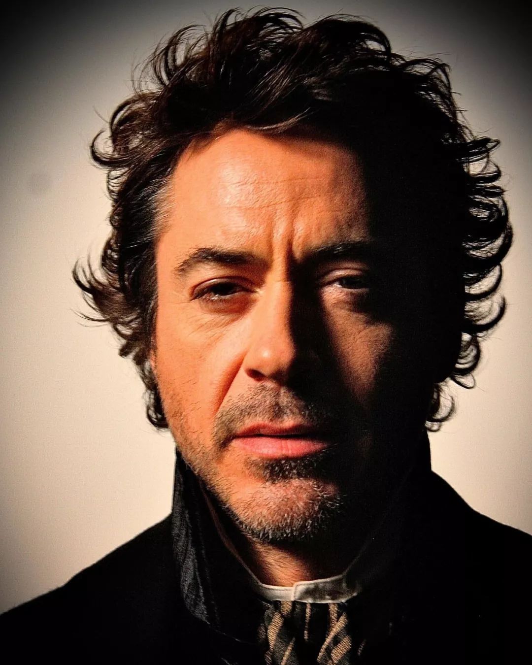 小罗伯特唐尼分享老照片,《大侦探福尔摩斯3》要来了?