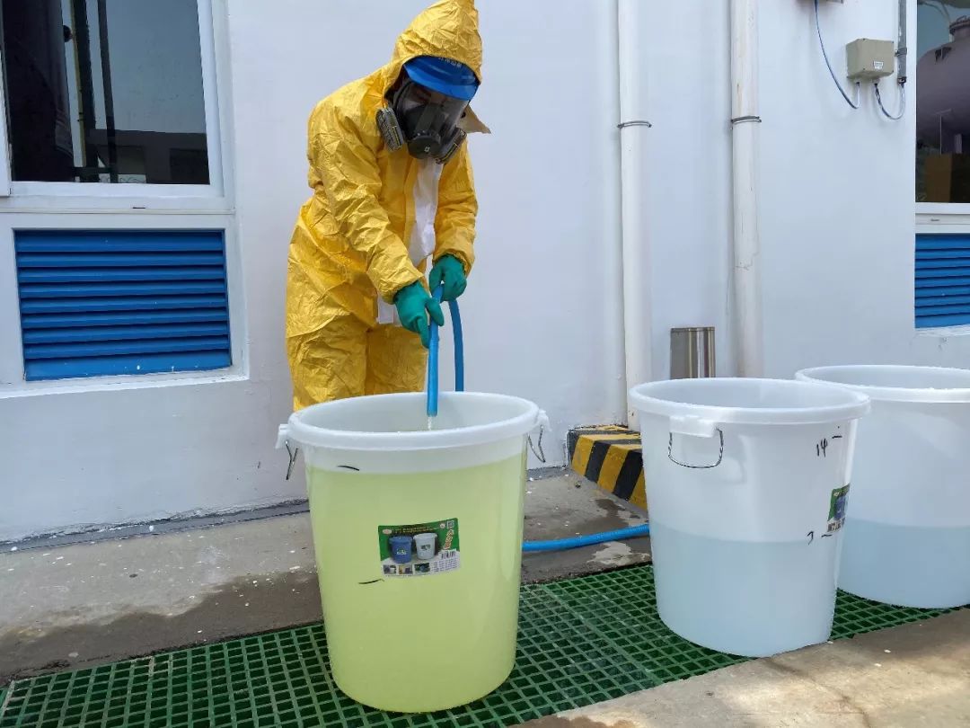 央视新闻报道:阳核青年自制1700瓶消毒液