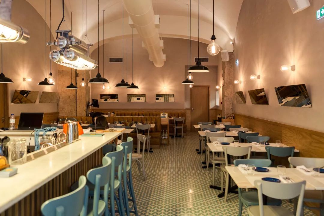 和上家同一个厨师所开,beco cabaret gourmet除了用餐,还提供脱衣舞的