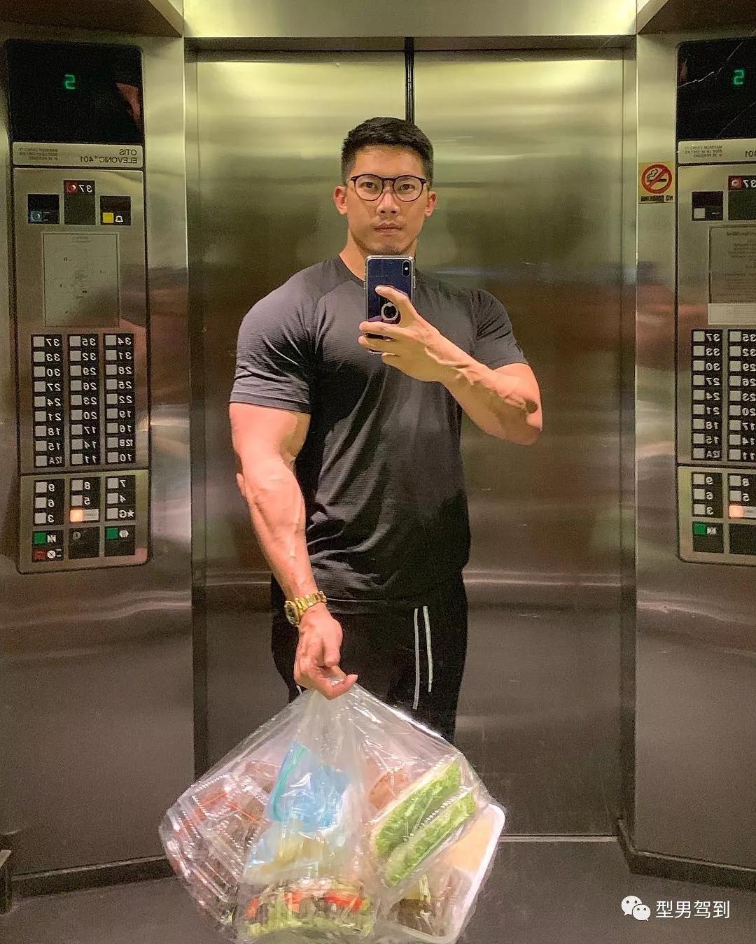 他是泰国最帅和尚,脱衣后让人想破戒_jeans