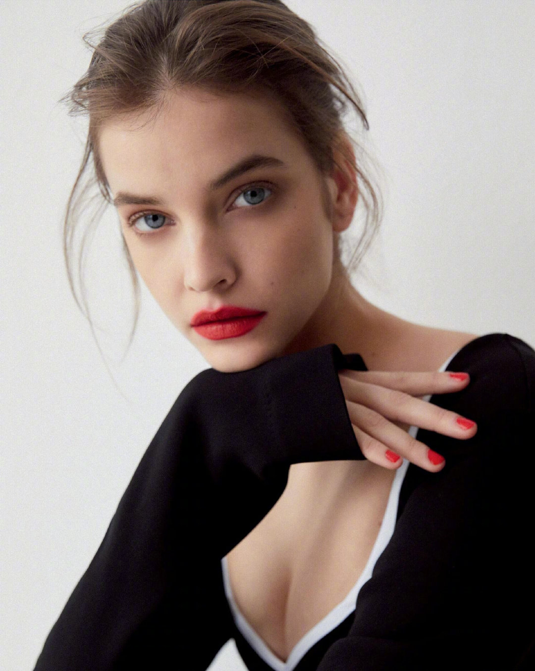 barbarapalvin不用开启美颜红唇一样美