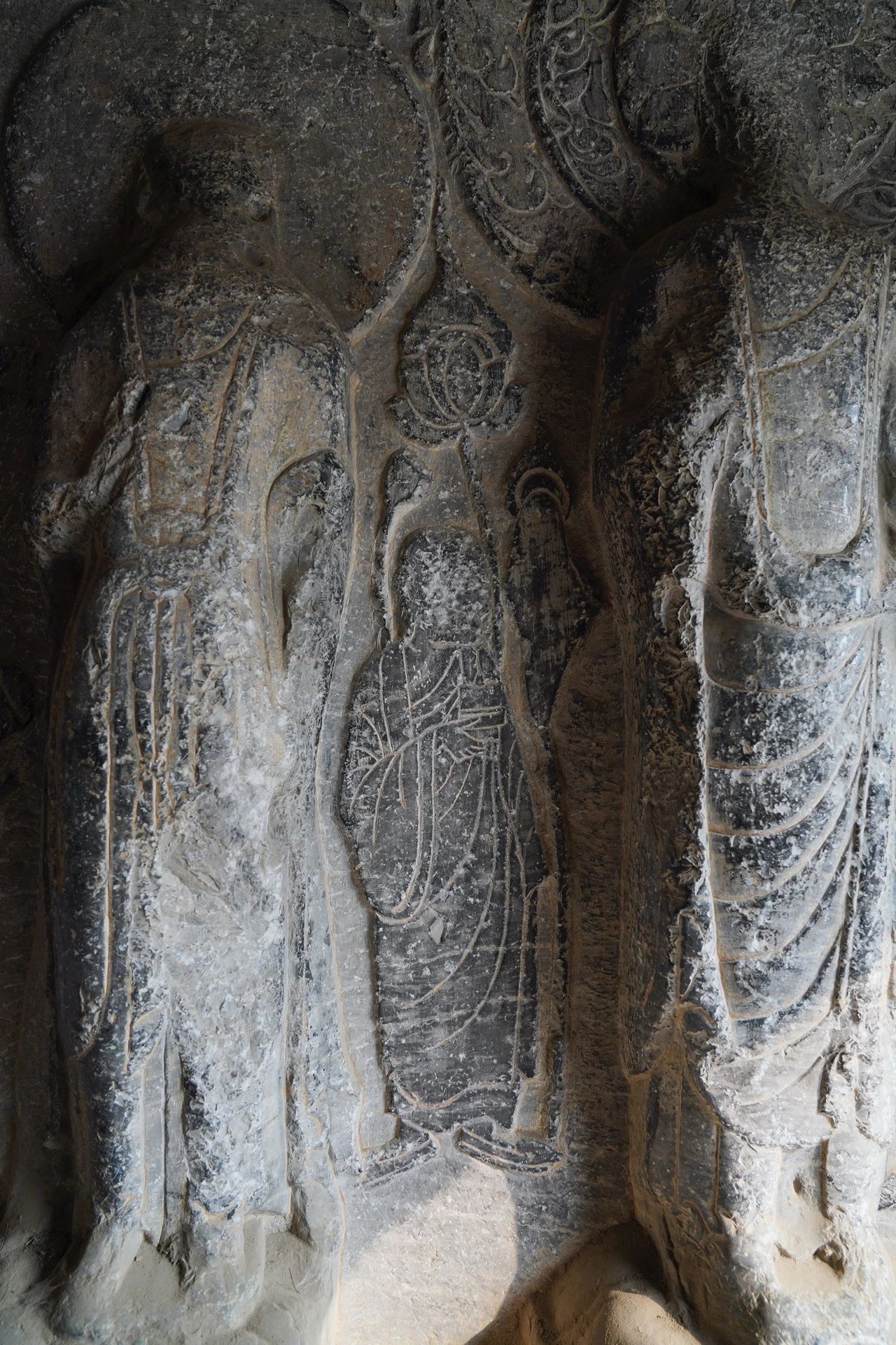 小南海石窟集雕塑佛经和经变石刻于一身