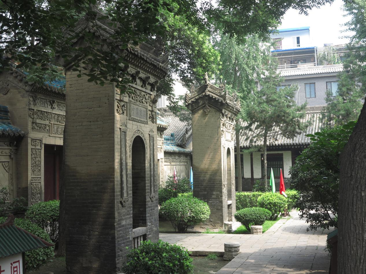 远看不象近看就是西安化觉巷清真寺