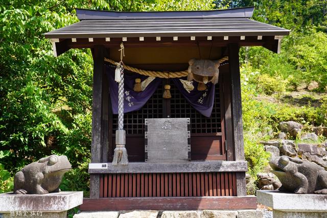 日本三大著名温泉之一天皇两次到访盛大龙神火祭男人赤身上阵