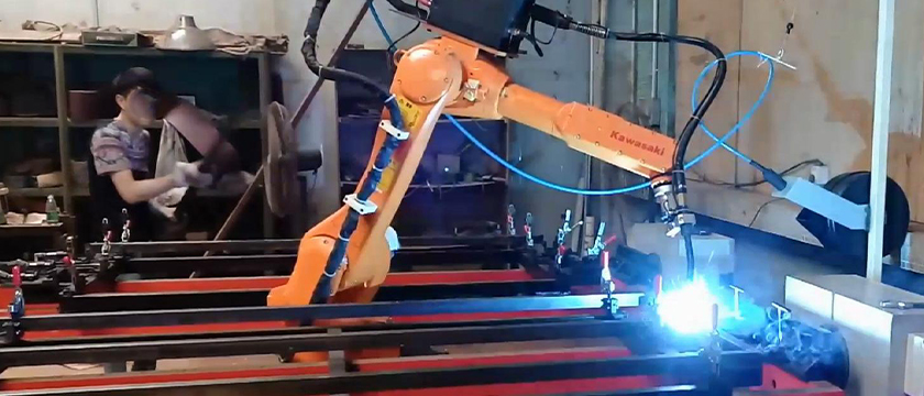 在工业机器人中使用碳纤维复合材料机械臂