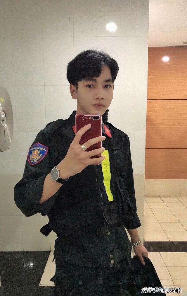 越南帅哥警察在网络走红超高颜值犹如中国明星人气越来越高
