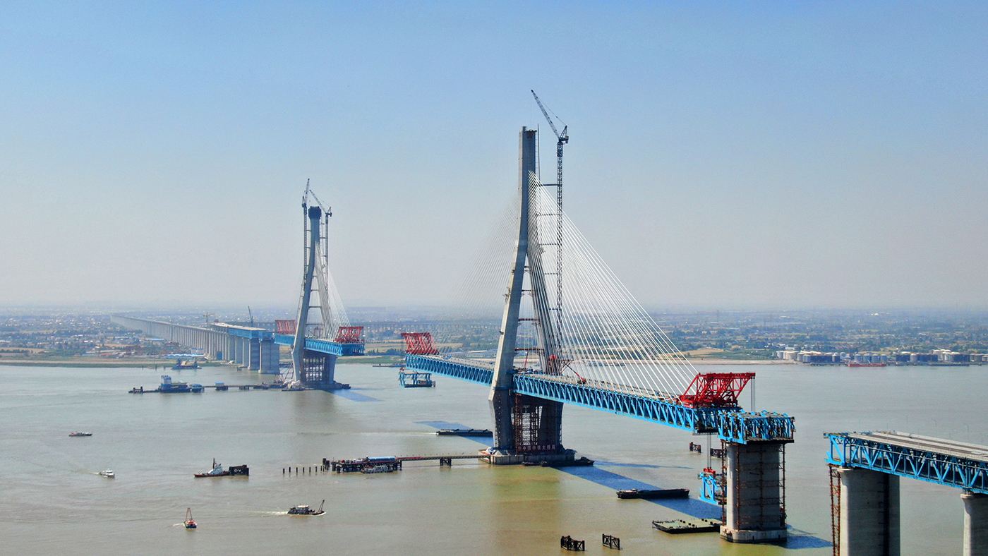 原创我国很受期待的一座长江大桥串联2大城市属钢桁梁斜拉桥