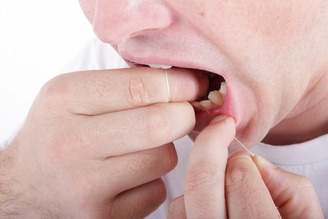 咽喉肿痛伴有黄痰是怎么回事出现咽喉肿痛应谨慎是这4种疾病