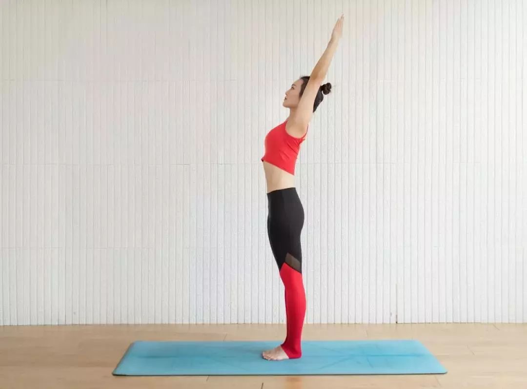 8个瑜伽体式一学就会让你秒变居家健身达人