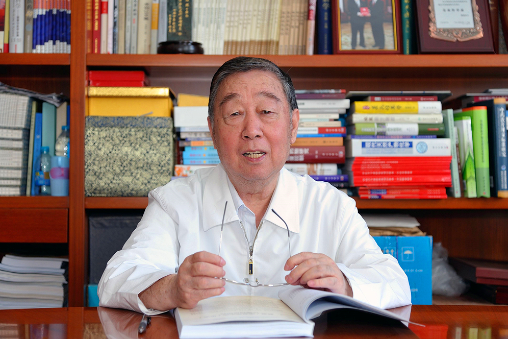 原创 与钟院士并称中西医双雄的王院士,本职默默无闻,却因神预言走红