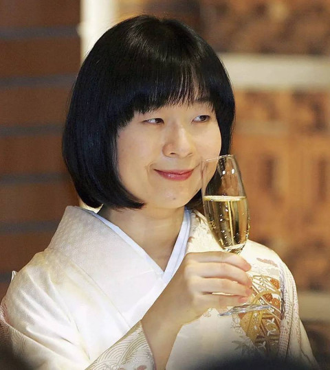 不知道婚后的绚子公主能否像清子一样幸福?