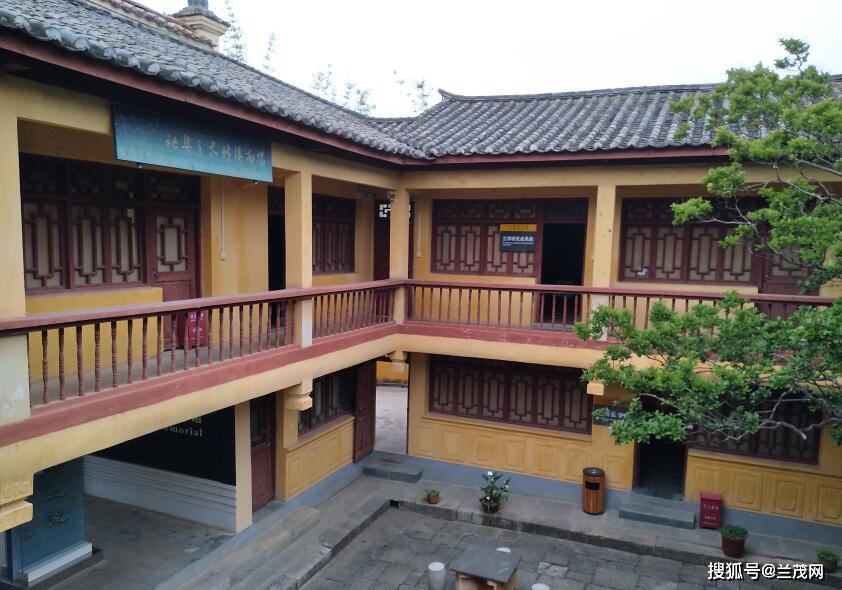 楚图南 一生崇敬 兰茂 ,1982年他为新修的 兰公祠 题写了对联:"神农