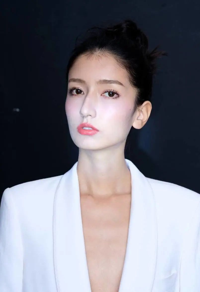 乐器毕业院校:中央民族大学,中国传媒大学硕士在读家乡:新疆# 艾克达