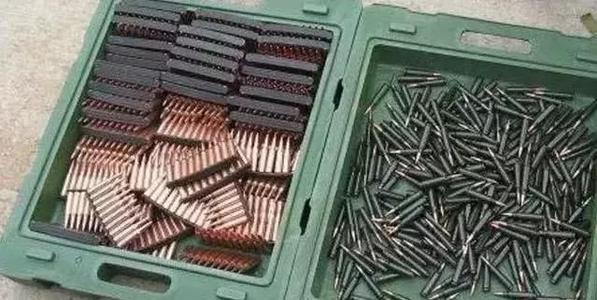 这里面一层包装子弹的还要有油纸,这样才能够保证子弹不会出现腐蚀等