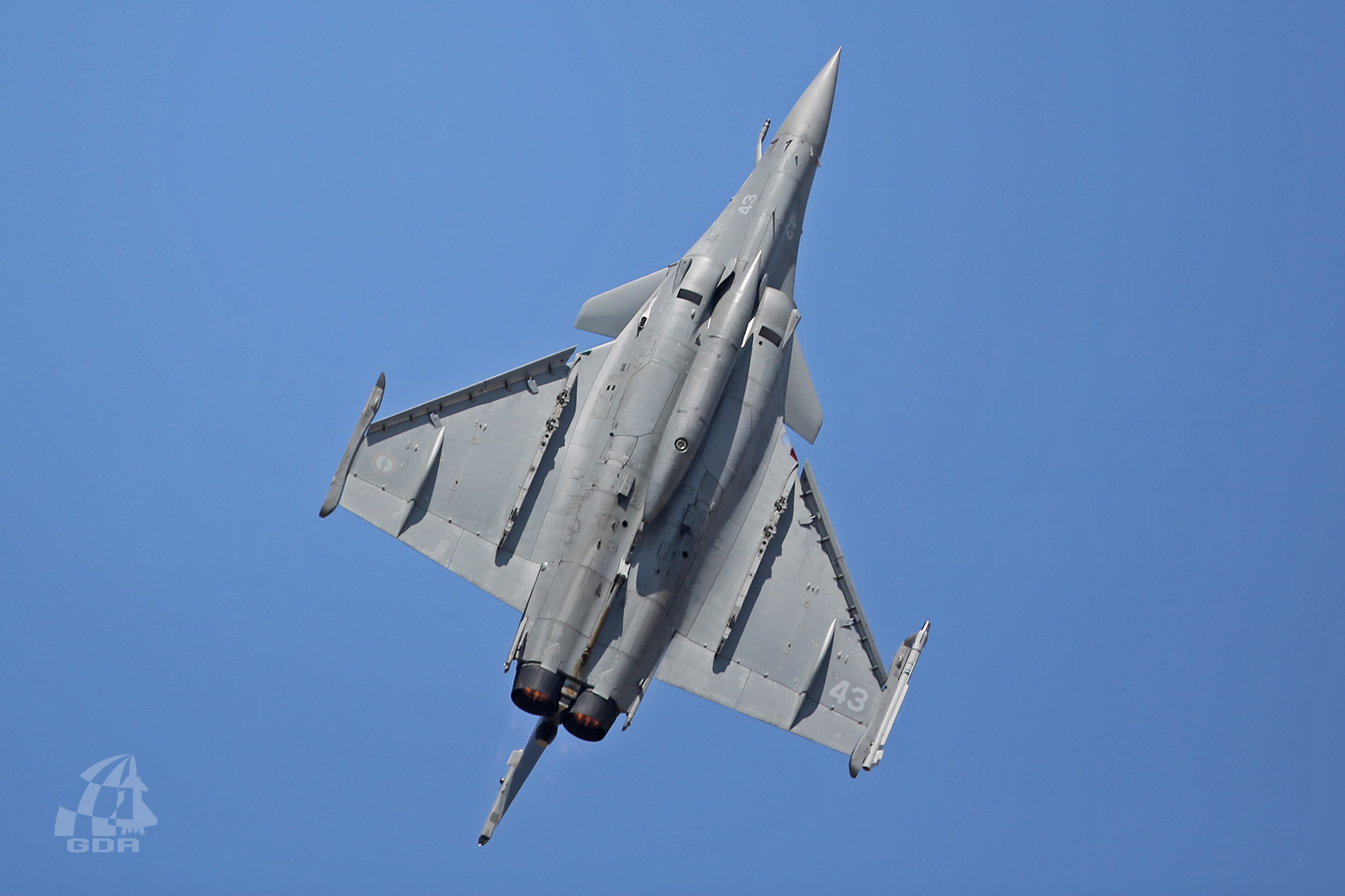 法国达索经典之作,三角翼不用折叠也能上航母