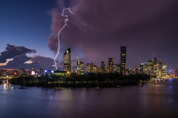 连遇天灾天打雷劈澳洲一天内遭80万道闪电袭击